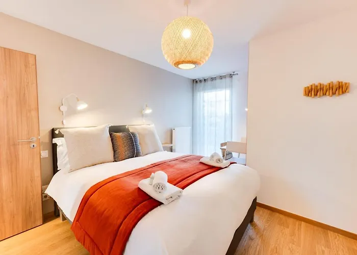 Le Reposoir - New 2 Bedroom Apartment With Terrace & Garage